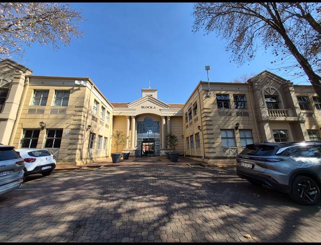 221M² OFFICE TO LET IN DUNKELD WEST